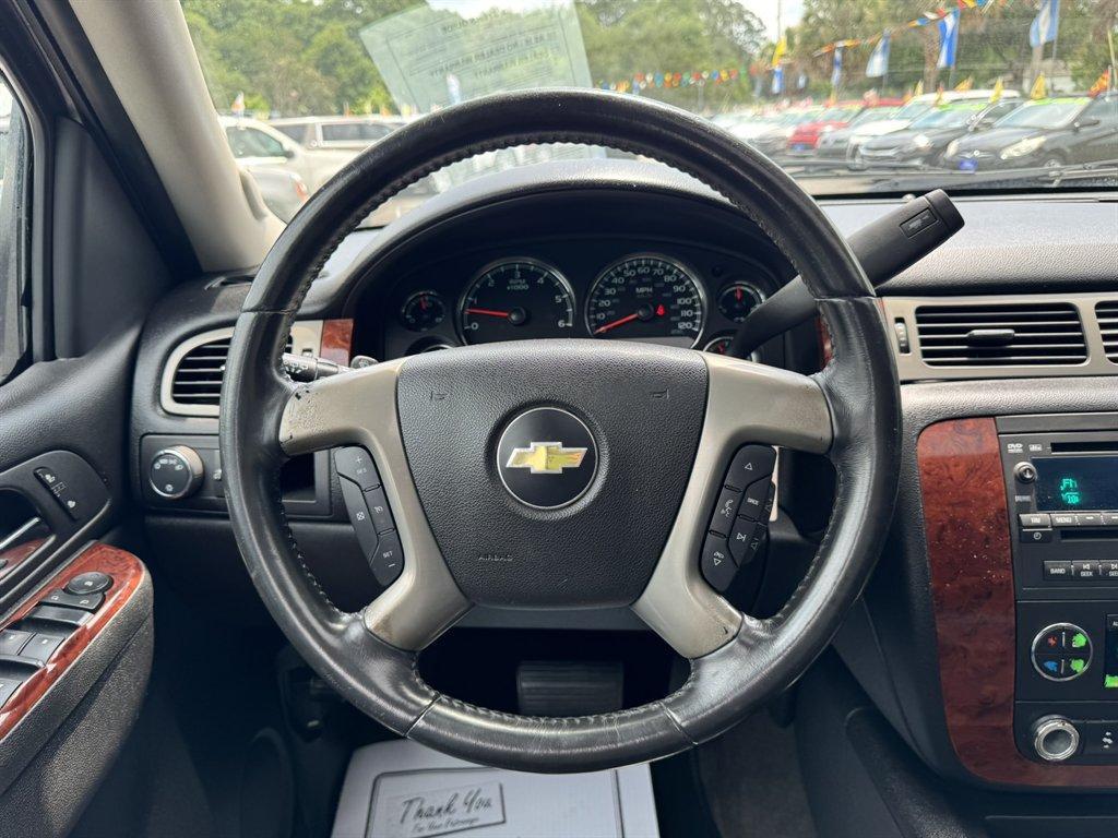 2013 Silver /Black Chevrolet Tahoe (1GNSCBE04DR) with an 5.3l V8 SFI Flex 5.3l engine, Automatic transmission, located at 745 East Steele Rd., West Columbia, SC, 29170, (803) 755-9148, 33.927212, -81.148483 - Photo#7