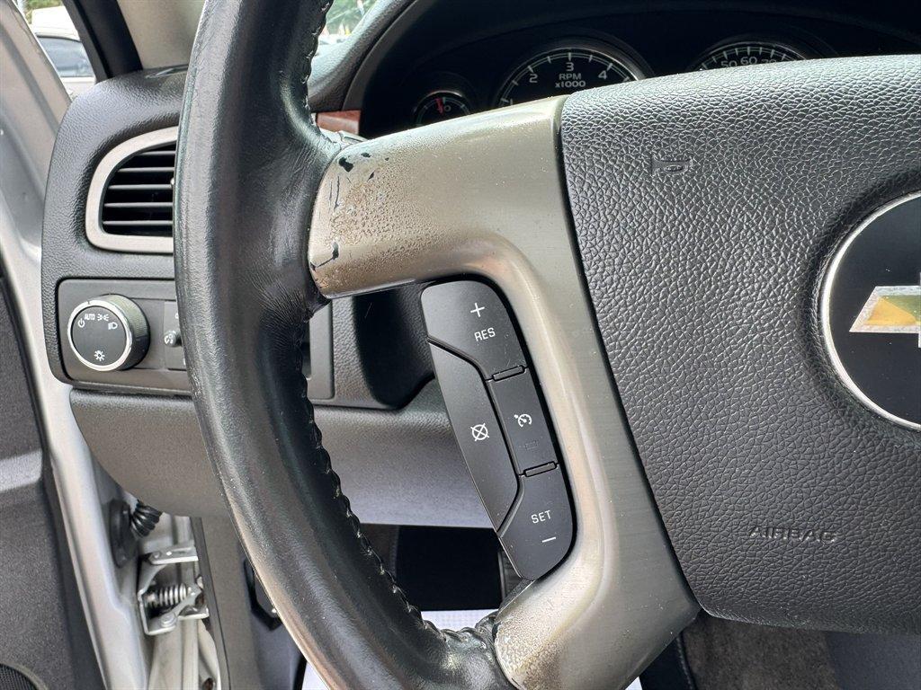 2013 Silver /Black Chevrolet Tahoe (1GNSCBE04DR) with an 5.3l V8 SFI Flex 5.3l engine, Automatic transmission, located at 745 East Steele Rd., West Columbia, SC, 29170, (803) 755-9148, 33.927212, -81.148483 - Photo#8