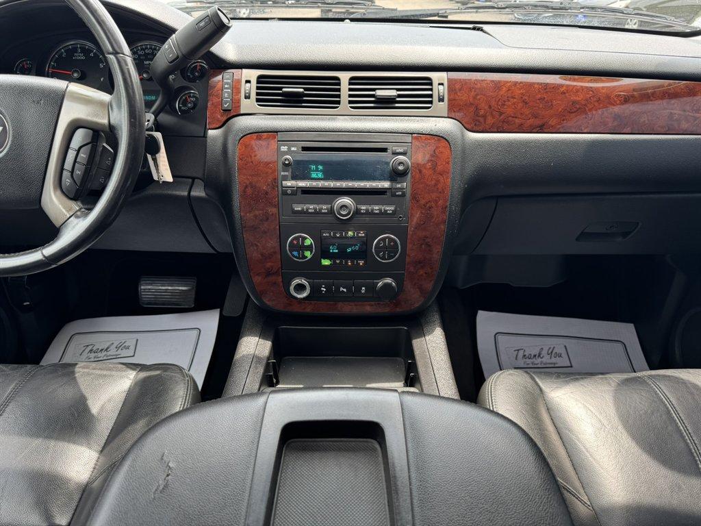 2013 Silver /Black Chevrolet Tahoe (1GNSCBE04DR) with an 5.3l V8 SFI Flex 5.3l engine, Automatic transmission, located at 745 East Steele Rd., West Columbia, SC, 29170, (803) 755-9148, 33.927212, -81.148483 - Photo#11