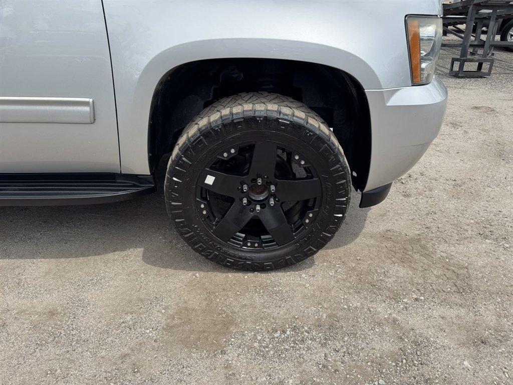 2013 Silver /Black Chevrolet Tahoe (1GNSCBE04DR) with an 5.3l V8 SFI Flex 5.3l engine, Automatic transmission, located at 745 East Steele Rd., West Columbia, SC, 29170, (803) 755-9148, 33.927212, -81.148483 - Photo#29