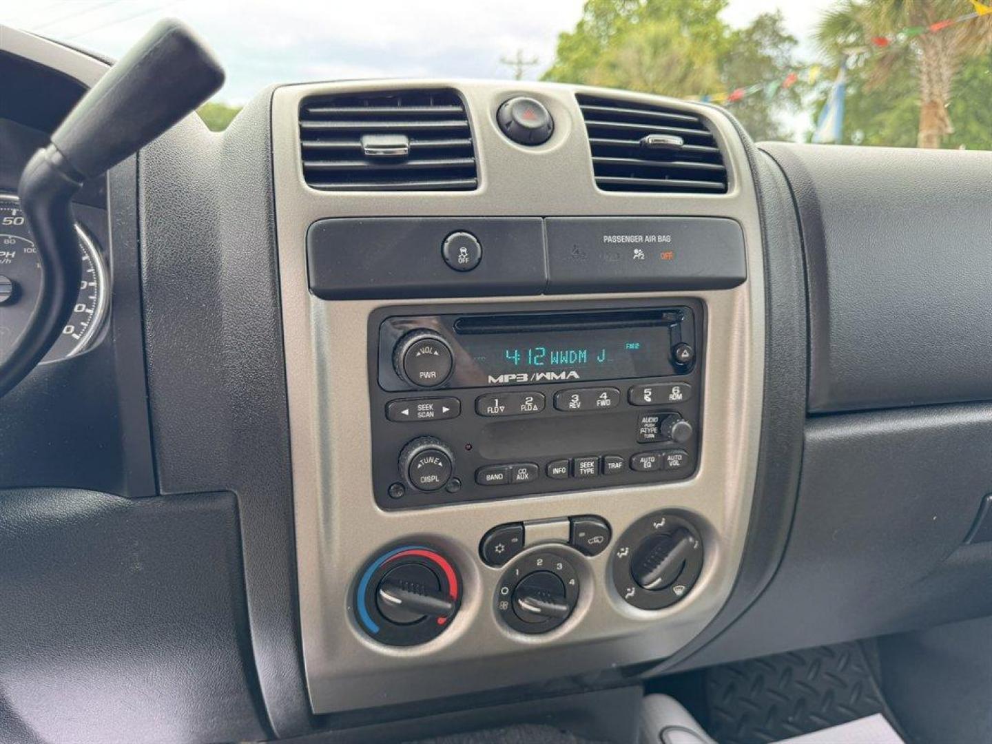 2012 Blue /Grey Chevrolet Colorado (1GCESCF92C8) with an 2.9l I-4 SFI 2.9l engine, Automatic transmission, located at 745 East Steele Rd., West Columbia, SC, 29170, (803) 755-9148, 33.927212, -81.148483 - Photo#11
