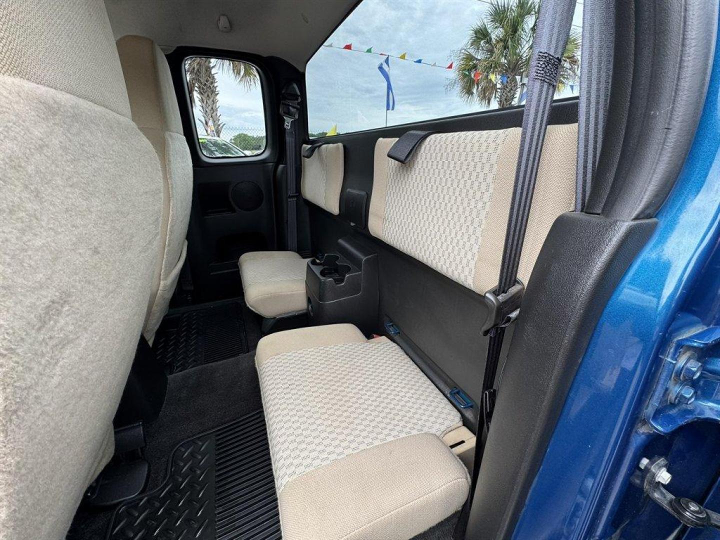 2012 Blue /Grey Chevrolet Colorado (1GCESCF92C8) with an 2.9l I-4 SFI 2.9l engine, Automatic transmission, located at 745 East Steele Rd., West Columbia, SC, 29170, (803) 755-9148, 33.927212, -81.148483 - Photo#18