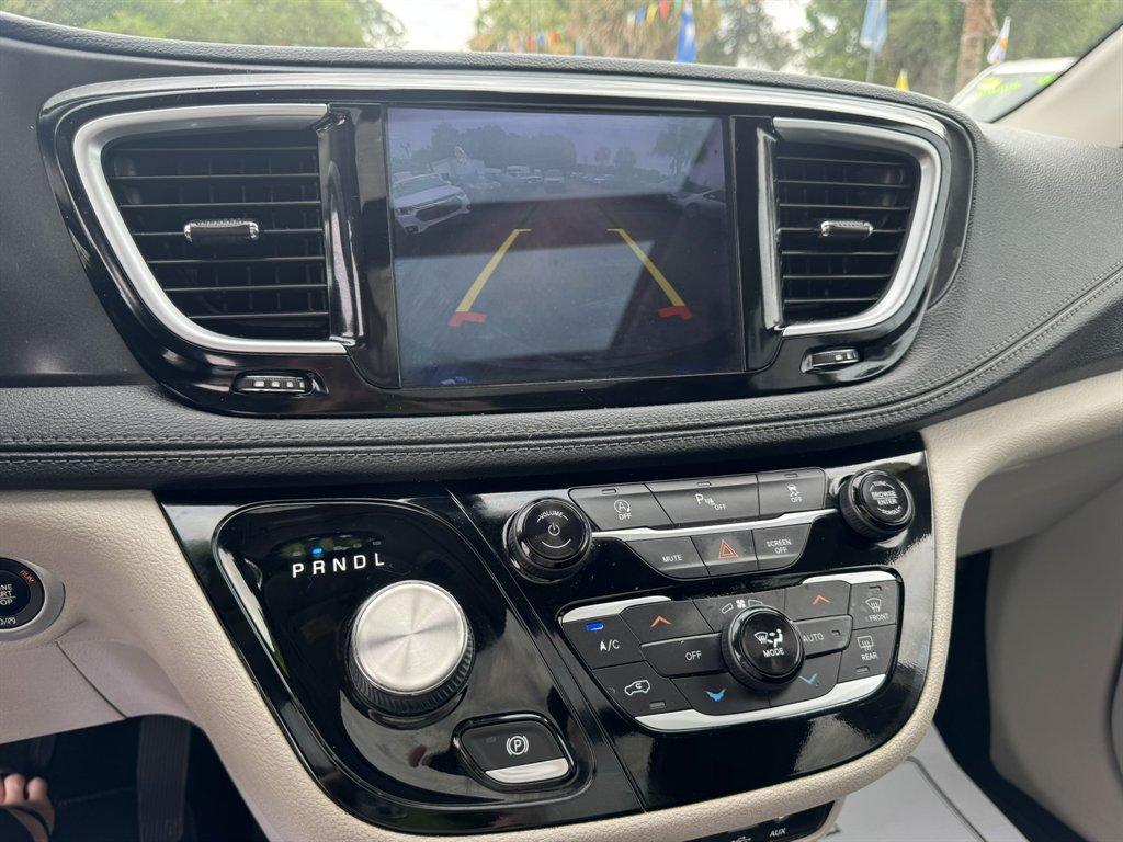 2020 Grey /Black Chrysler Pacifica (2C4RC1GG4LR) with an 3.6l V6 MPI Dohc 3.6l engine, Automatic transmission, located at 745 East Steele Rd., West Columbia, SC, 29170, (803) 755-9148, 33.927212, -81.148483 - Photo#13