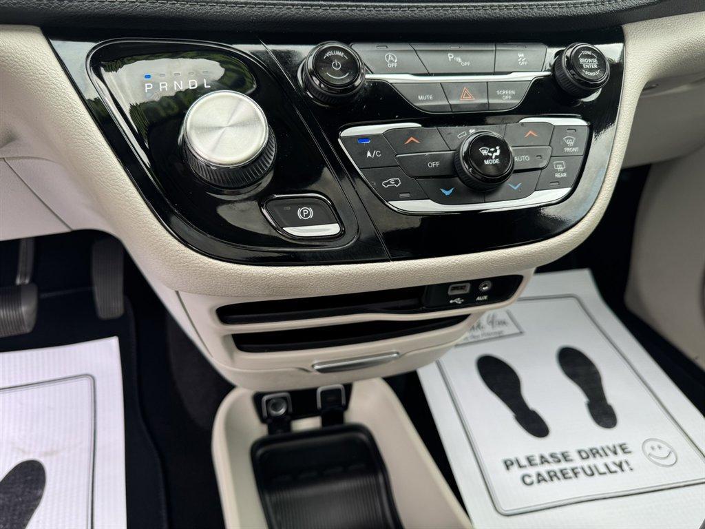 2020 Grey /Black Chrysler Pacifica (2C4RC1GG4LR) with an 3.6l V6 MPI Dohc 3.6l engine, Automatic transmission, located at 745 East Steele Rd., West Columbia, SC, 29170, (803) 755-9148, 33.927212, -81.148483 - Photo#14