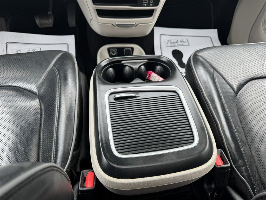 2020 Grey /Black Chrysler Pacifica (2C4RC1GG4LR) with an 3.6l V6 MPI Dohc 3.6l engine, Automatic transmission, located at 745 East Steele Rd., West Columbia, SC, 29170, (803) 755-9148, 33.927212, -81.148483 - Photo#15