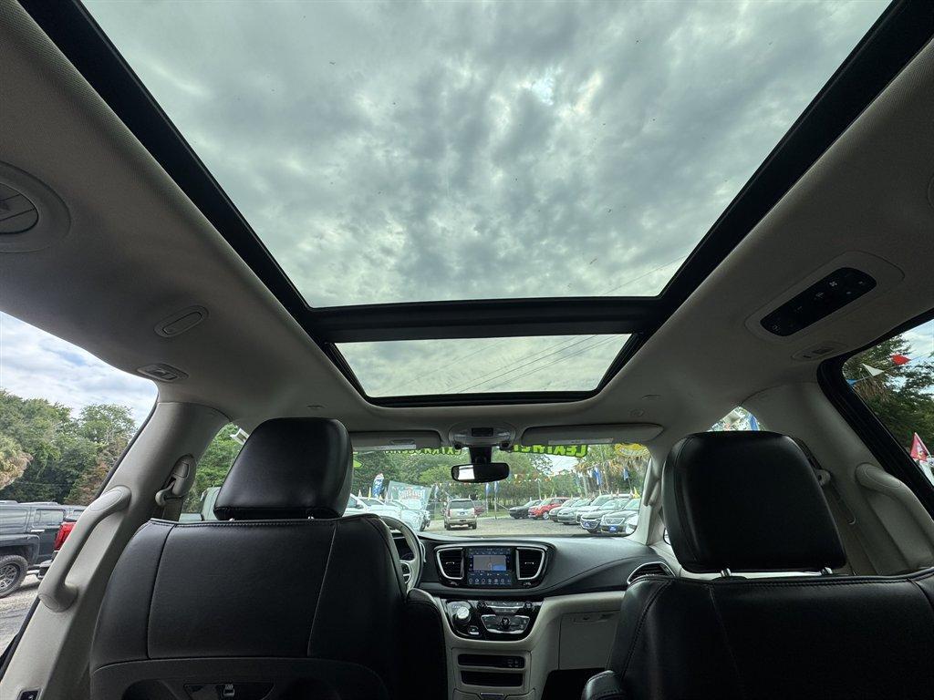 2020 Grey /Black Chrysler Pacifica (2C4RC1GG4LR) with an 3.6l V6 MPI Dohc 3.6l engine, Automatic transmission, located at 745 East Steele Rd., West Columbia, SC, 29170, (803) 755-9148, 33.927212, -81.148483 - Photo#18