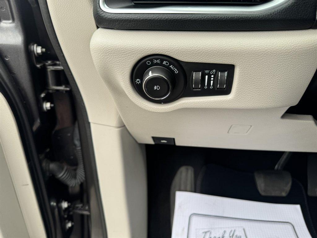 2020 Grey /Black Chrysler Pacifica (2C4RC1GG4LR) with an 3.6l V6 MPI Dohc 3.6l engine, Automatic transmission, located at 745 East Steele Rd., West Columbia, SC, 29170, (803) 755-9148, 33.927212, -81.148483 - Photo#19