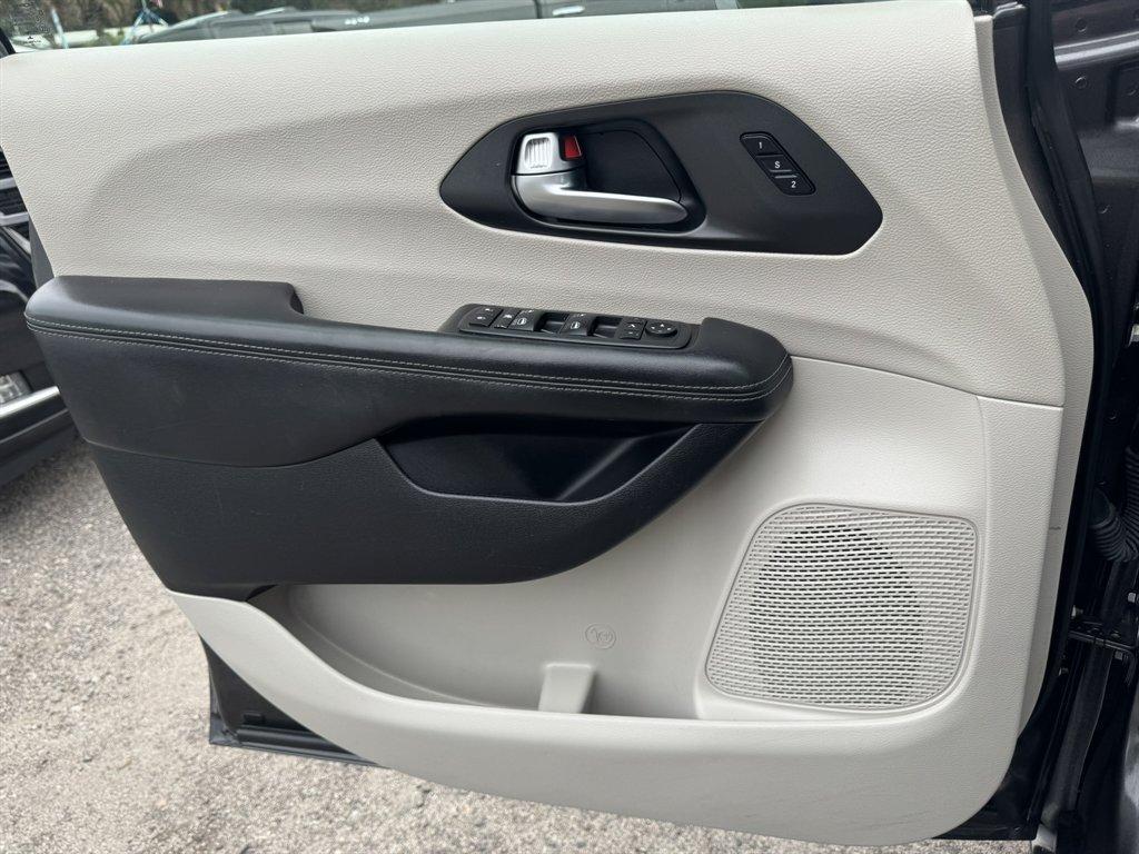 2020 Grey /Black Chrysler Pacifica (2C4RC1GG4LR) with an 3.6l V6 MPI Dohc 3.6l engine, Automatic transmission, located at 745 East Steele Rd., West Columbia, SC, 29170, (803) 755-9148, 33.927212, -81.148483 - Photo#20