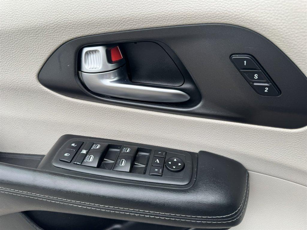 2020 Grey /Black Chrysler Pacifica (2C4RC1GG4LR) with an 3.6l V6 MPI Dohc 3.6l engine, Automatic transmission, located at 745 East Steele Rd., West Columbia, SC, 29170, (803) 755-9148, 33.927212, -81.148483 - Photo#21