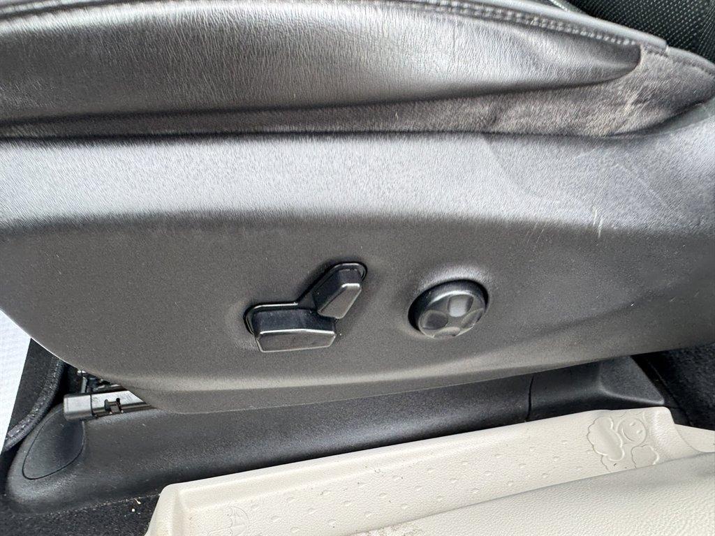 2020 Grey /Black Chrysler Pacifica (2C4RC1GG4LR) with an 3.6l V6 MPI Dohc 3.6l engine, Automatic transmission, located at 745 East Steele Rd., West Columbia, SC, 29170, (803) 755-9148, 33.927212, -81.148483 - Photo#23