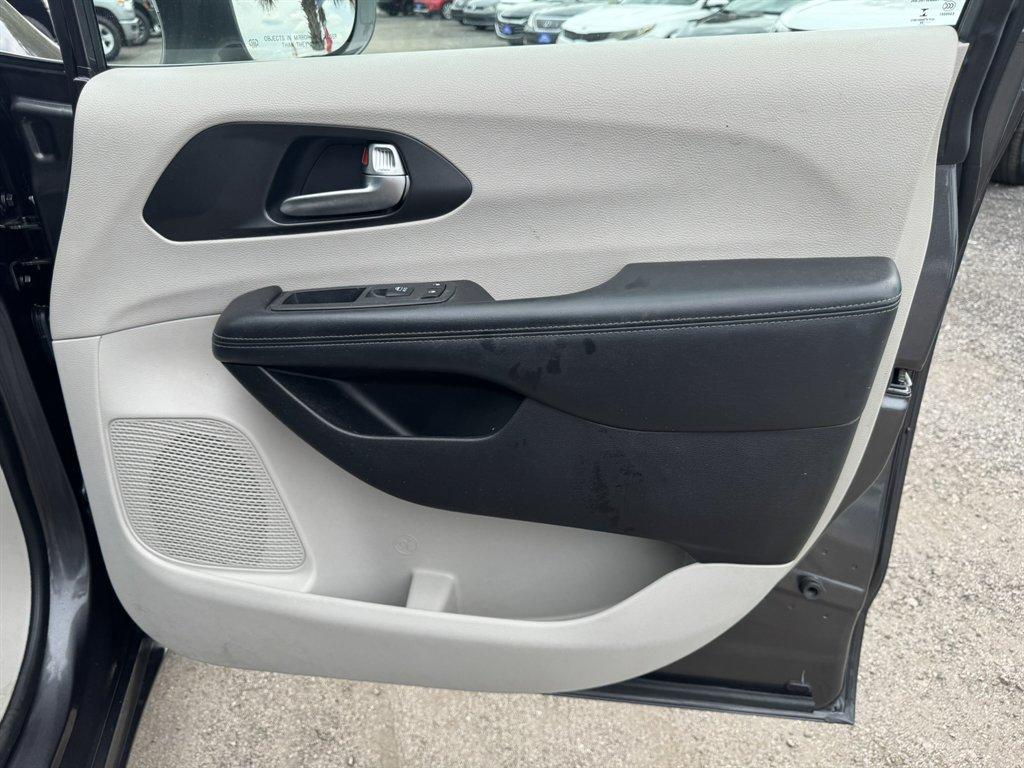 2020 Grey /Black Chrysler Pacifica (2C4RC1GG4LR) with an 3.6l V6 MPI Dohc 3.6l engine, Automatic transmission, located at 745 East Steele Rd., West Columbia, SC, 29170, (803) 755-9148, 33.927212, -81.148483 - Photo#27