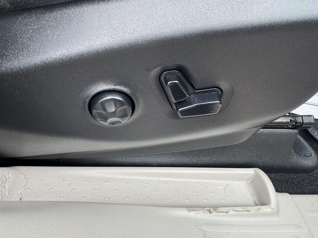 2020 Grey /Black Chrysler Pacifica (2C4RC1GG4LR) with an 3.6l V6 MPI Dohc 3.6l engine, Automatic transmission, located at 745 East Steele Rd., West Columbia, SC, 29170, (803) 755-9148, 33.927212, -81.148483 - Photo#29