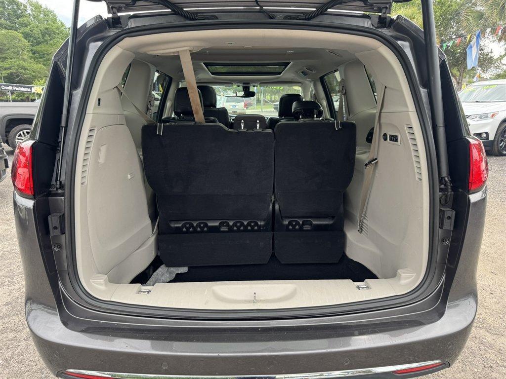 2020 Grey /Black Chrysler Pacifica (2C4RC1GG4LR) with an 3.6l V6 MPI Dohc 3.6l engine, Automatic transmission, located at 745 East Steele Rd., West Columbia, SC, 29170, (803) 755-9148, 33.927212, -81.148483 - Photo#30