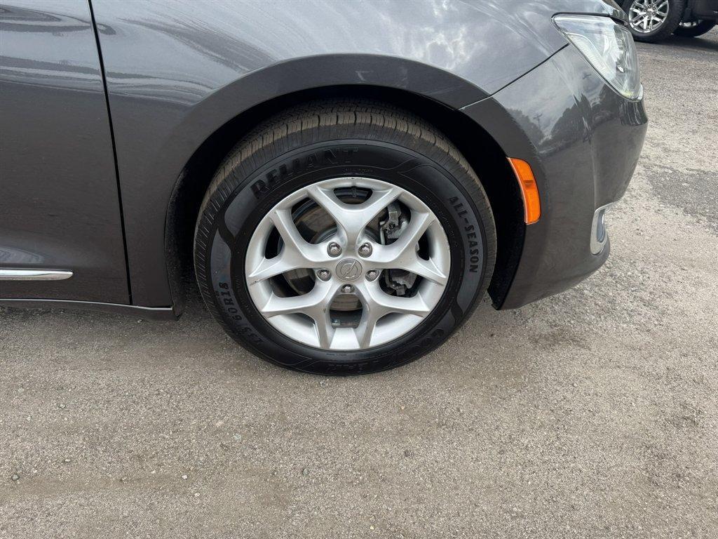 2020 Grey /Black Chrysler Pacifica (2C4RC1GG4LR) with an 3.6l V6 MPI Dohc 3.6l engine, Automatic transmission, located at 745 East Steele Rd., West Columbia, SC, 29170, (803) 755-9148, 33.927212, -81.148483 - Photo#34