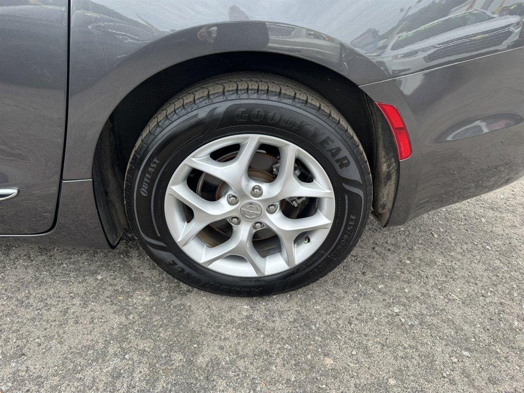 2020 Grey /Black Chrysler Pacifica (2C4RC1GG4LR) with an 3.6l V6 MPI Dohc 3.6l engine, Automatic transmission, located at 745 East Steele Rd., West Columbia, SC, 29170, (803) 755-9148, 33.927212, -81.148483 - Photo#36