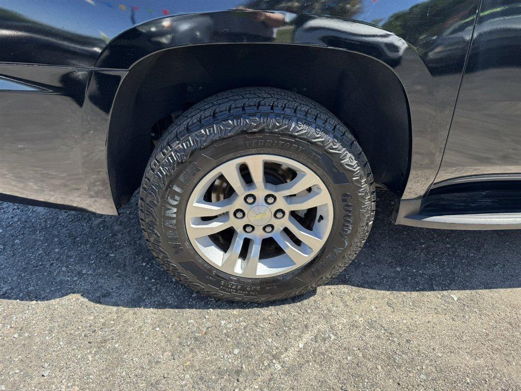 2015 Black /Black Chevrolet Suburban (1GNSKHKCXFR) with an 5.3l V8 DI VVT Flex 5.3l engine, Automatic transmission, located at 745 East Steele Rd., West Columbia, SC, 29170, (803) 755-9148, 33.927212, -81.148483 - Photo#32