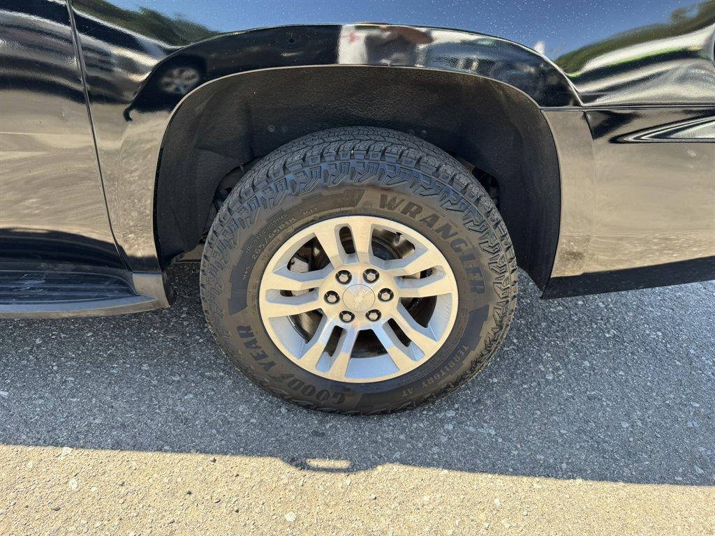 2015 Black /Black Chevrolet Suburban (1GNSKHKCXFR) with an 5.3l V8 DI VVT Flex 5.3l engine, Automatic transmission, located at 745 East Steele Rd., West Columbia, SC, 29170, (803) 755-9148, 33.927212, -81.148483 - Photo#33