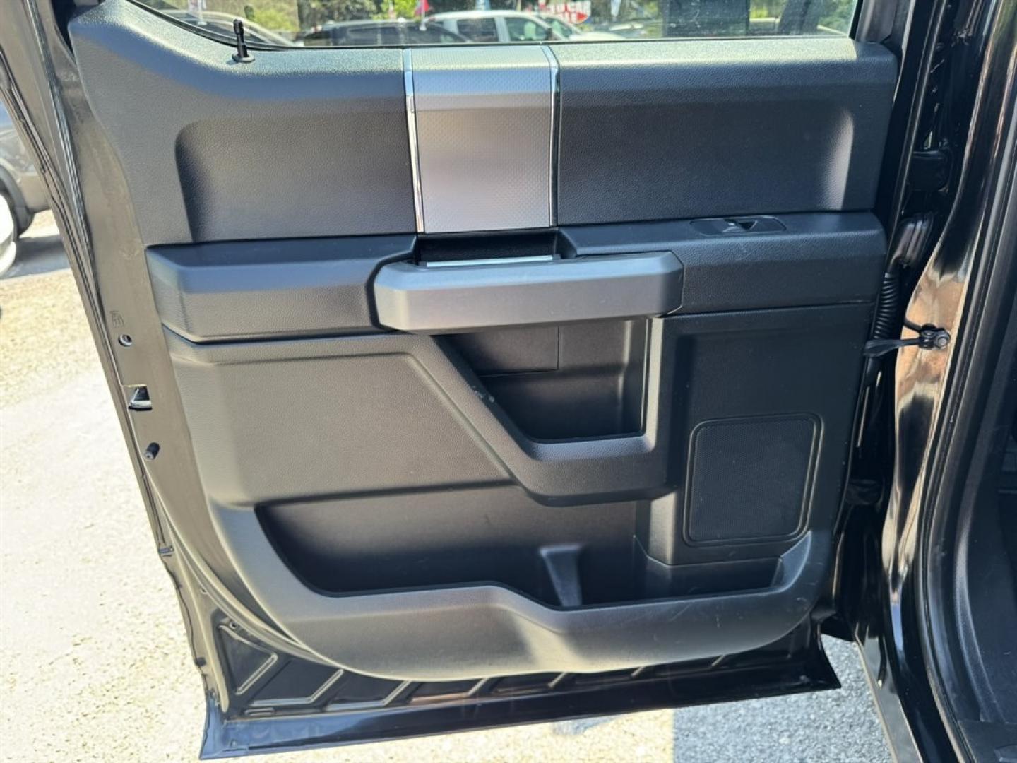 2016 Black /Black Ford F150 (1FTEW1CPXGF) with an 2.7l V6 DI T/C Ecoboost 2 engine, Automatic transmission, located at 745 East Steele Rd., West Columbia, SC, 29170, (803) 755-9148, 33.927212, -81.148483- Photo#20