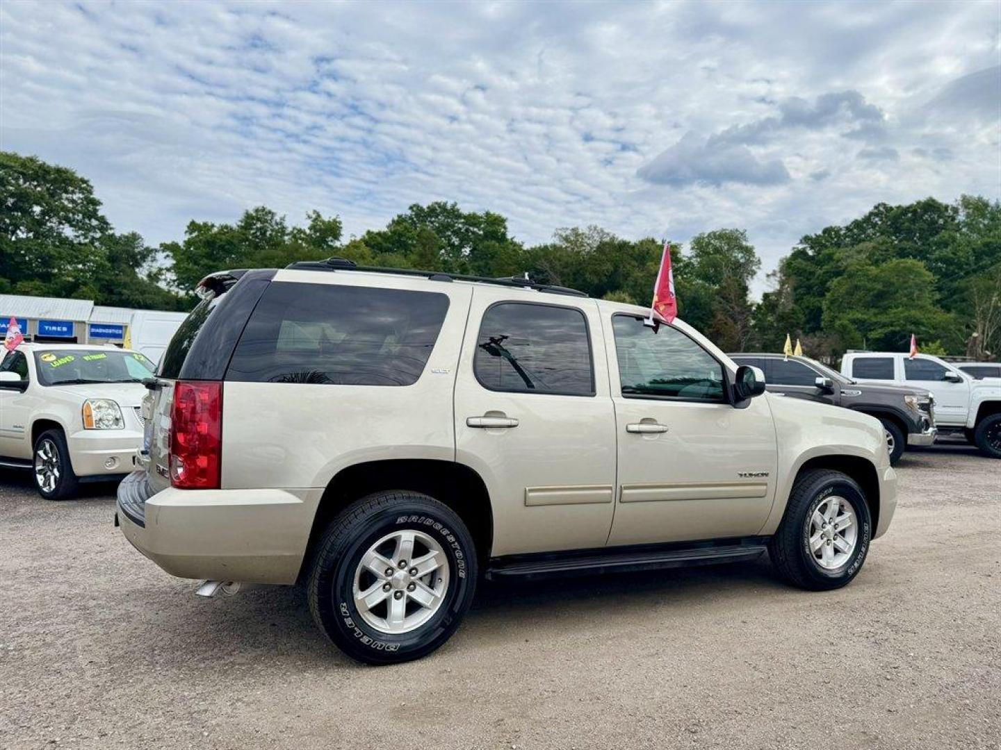 2013 Gold /Black GMC Yukon (1GKS1CE06DR) with an 5.3l V8 SFI Flex 5.3l engine, Automatic transmission, located at 745 East Steele Rd., West Columbia, SC, 29170, (803) 755-9148, 33.927212, -81.148483 - Photo#3