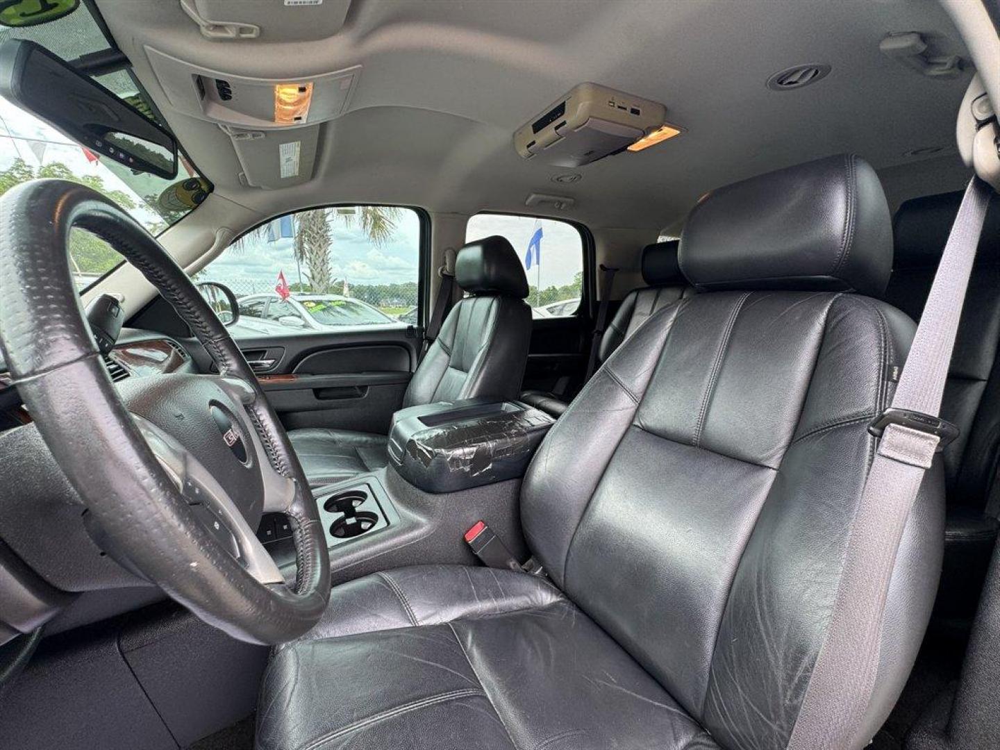 2013 Gold /Black GMC Yukon (1GKS1CE06DR) with an 5.3l V8 SFI Flex 5.3l engine, Automatic transmission, located at 745 East Steele Rd., West Columbia, SC, 29170, (803) 755-9148, 33.927212, -81.148483 - Photo#18