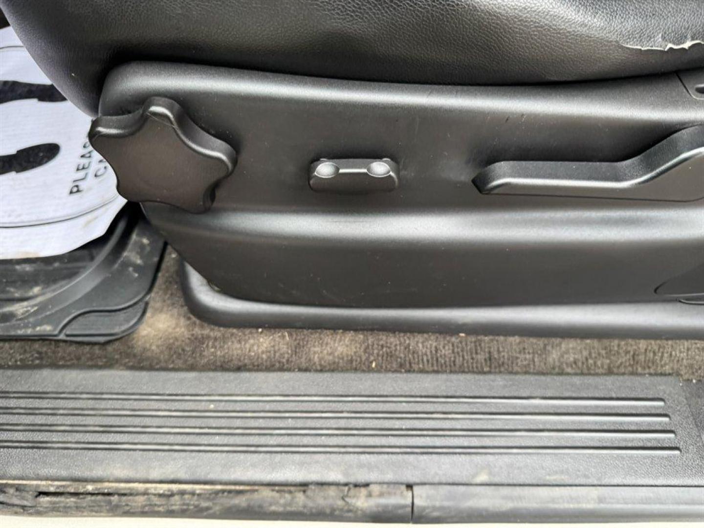 2013 Gold /Black GMC Yukon (1GKS1CE06DR) with an 5.3l V8 SFI Flex 5.3l engine, Automatic transmission, located at 745 East Steele Rd., West Columbia, SC, 29170, (803) 755-9148, 33.927212, -81.148483 - Photo#19