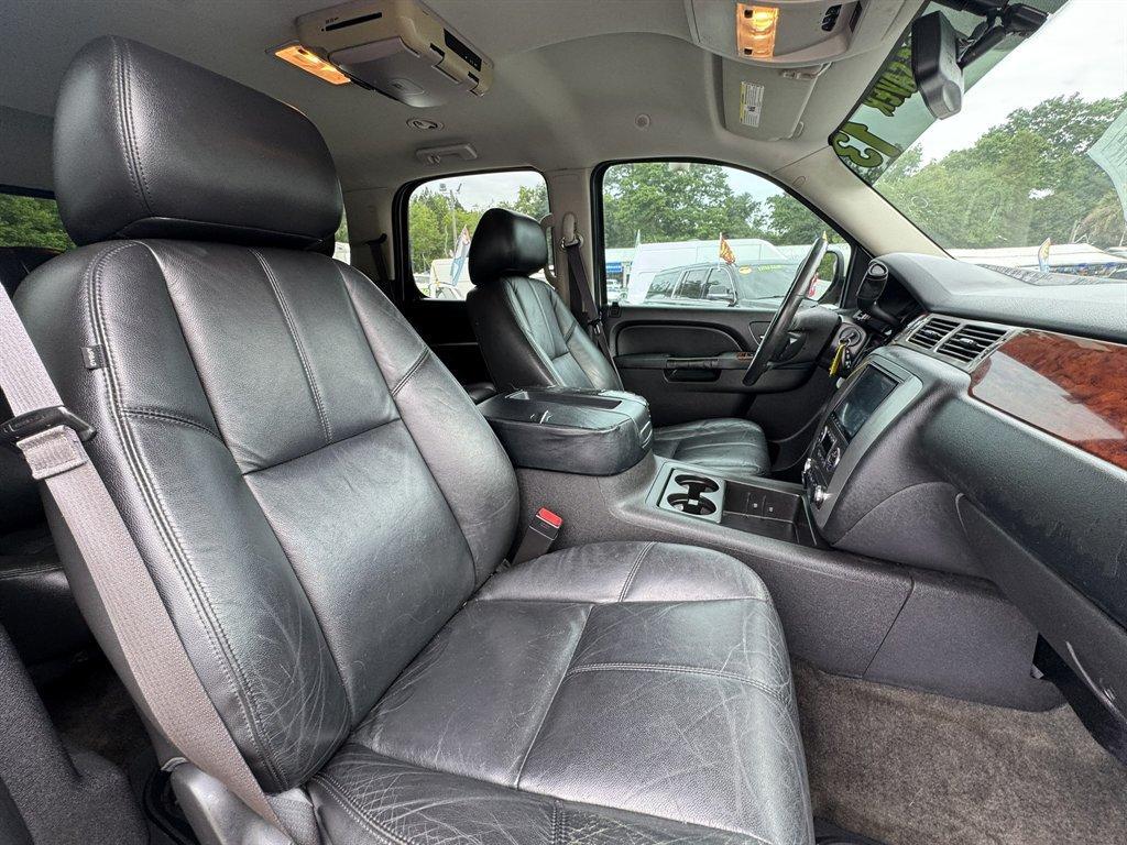 2013 Gold /Black GMC Yukon (1GKS1CE06DR) with an 5.3l V8 SFI Flex 5.3l engine, Automatic transmission, located at 745 East Steele Rd., West Columbia, SC, 29170, (803) 755-9148, 33.927212, -81.148483 - Photo#27