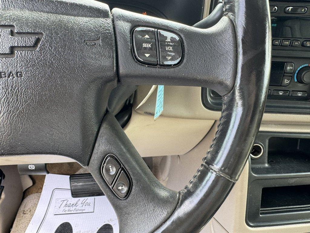 2005 Blue /Taupe Chevrolet Tahoe (1GNEC13T95R) with an 5.3l V8 SFI OHV 5.3l engine, Auto transmission, located at 745 East Steele Rd., West Columbia, SC, 29170, (803) 755-9148, 33.927212, -81.148483- Photo#9
