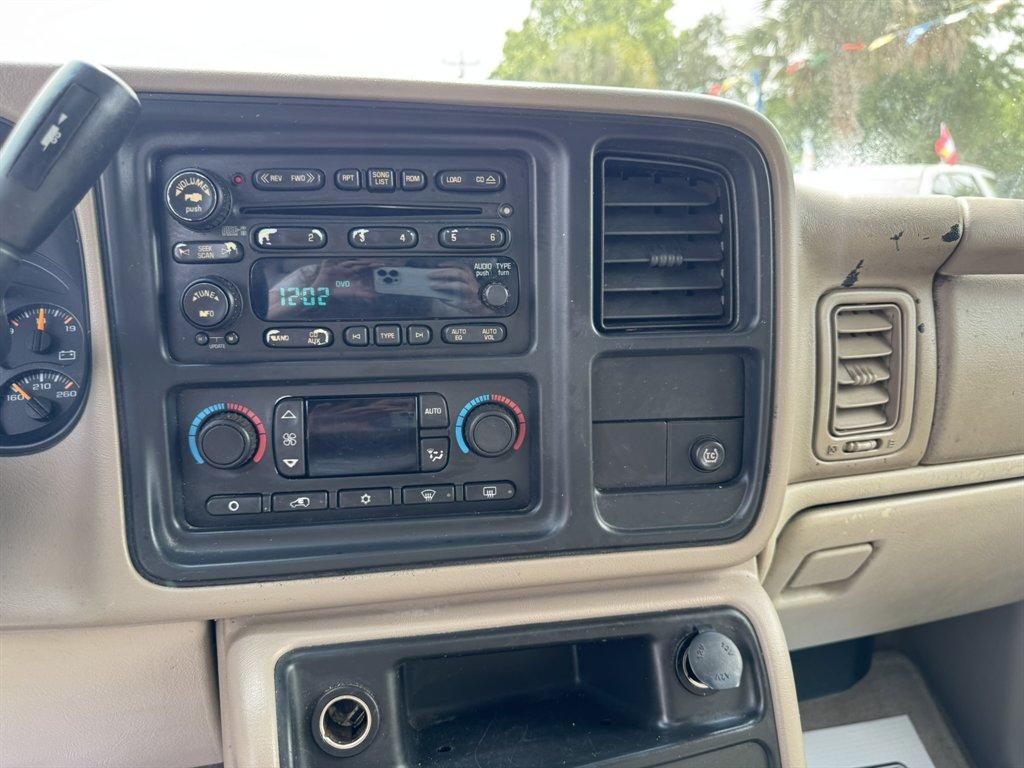 2005 Blue /Taupe Chevrolet Tahoe (1GNEC13T95R) with an 5.3l V8 SFI OHV 5.3l engine, Auto transmission, located at 745 East Steele Rd., West Columbia, SC, 29170, (803) 755-9148, 33.927212, -81.148483- Photo#12