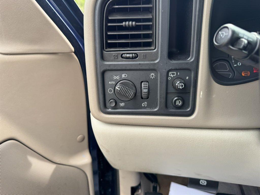 2005 Blue /Taupe Chevrolet Tahoe (1GNEC13T95R) with an 5.3l V8 SFI OHV 5.3l engine, Auto transmission, located at 745 East Steele Rd., West Columbia, SC, 29170, (803) 755-9148, 33.927212, -81.148483- Photo#15