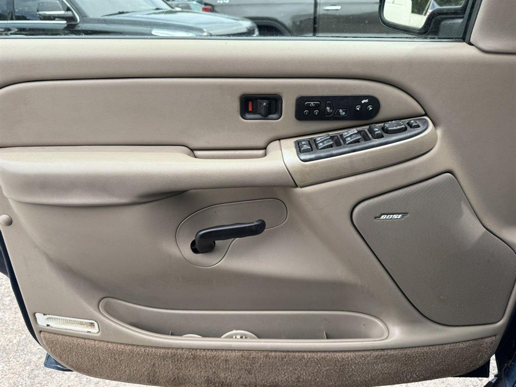 2005 Blue /Taupe Chevrolet Tahoe (1GNEC13T95R) with an 5.3l V8 SFI OHV 5.3l engine, Auto transmission, located at 745 East Steele Rd., West Columbia, SC, 29170, (803) 755-9148, 33.927212, -81.148483- Photo#16