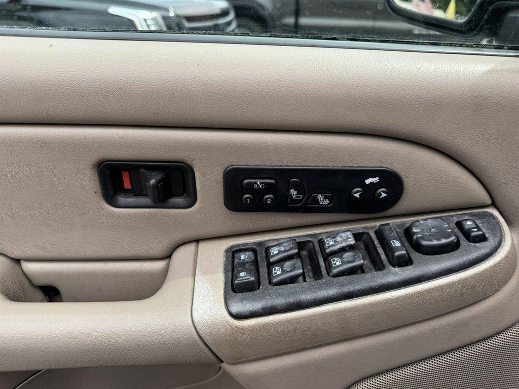 2005 Blue /Taupe Chevrolet Tahoe (1GNEC13T95R) with an 5.3l V8 SFI OHV 5.3l engine, Auto transmission, located at 745 East Steele Rd., West Columbia, SC, 29170, (803) 755-9148, 33.927212, -81.148483- Photo#17