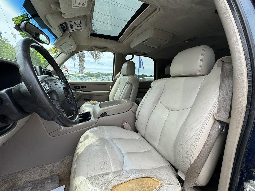 2005 Blue /Taupe Chevrolet Tahoe (1GNEC13T95R) with an 5.3l V8 SFI OHV 5.3l engine, Auto transmission, located at 745 East Steele Rd., West Columbia, SC, 29170, (803) 755-9148, 33.927212, -81.148483- Photo#18