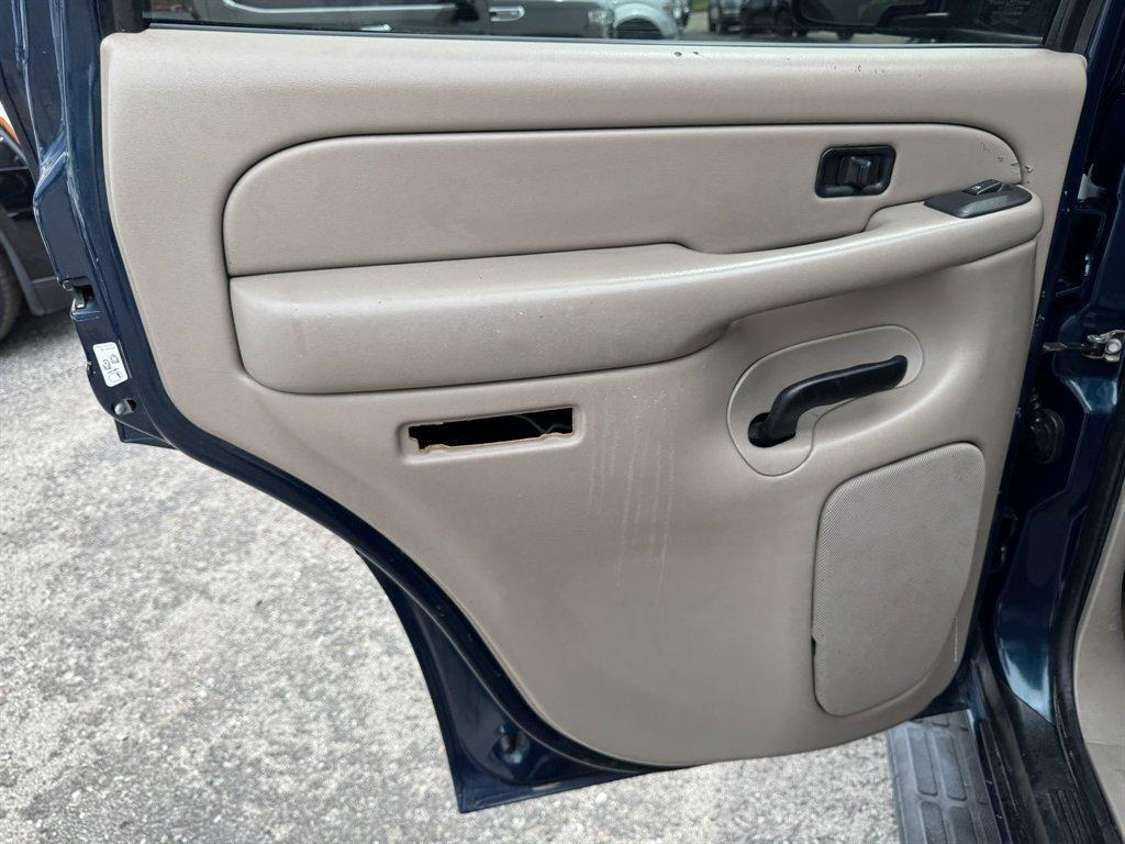 2005 Blue /Taupe Chevrolet Tahoe (1GNEC13T95R) with an 5.3l V8 SFI OHV 5.3l engine, Auto transmission, located at 745 East Steele Rd., West Columbia, SC, 29170, (803) 755-9148, 33.927212, -81.148483- Photo#20