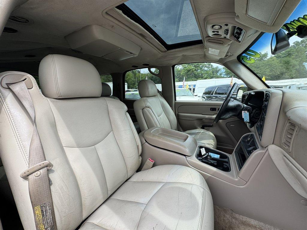 2005 Blue /Taupe Chevrolet Tahoe (1GNEC13T95R) with an 5.3l V8 SFI OHV 5.3l engine, Auto transmission, located at 745 East Steele Rd., West Columbia, SC, 29170, (803) 755-9148, 33.927212, -81.148483- Photo#27