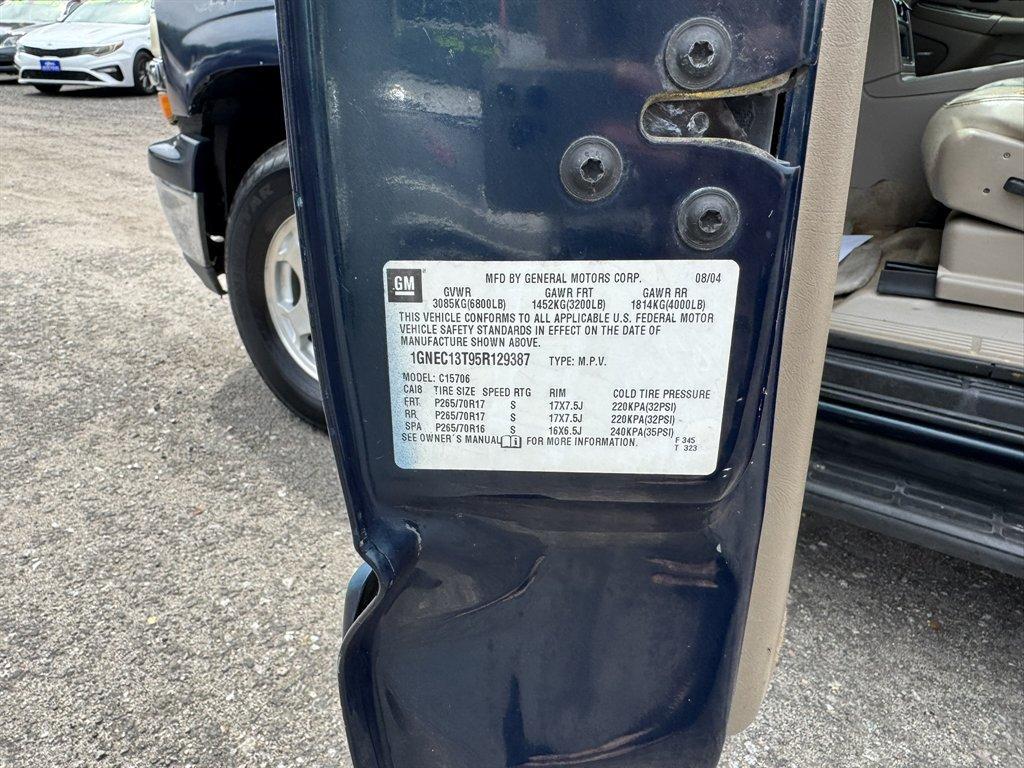 2005 Blue /Taupe Chevrolet Tahoe (1GNEC13T95R) with an 5.3l V8 SFI OHV 5.3l engine, Auto transmission, located at 745 East Steele Rd., West Columbia, SC, 29170, (803) 755-9148, 33.927212, -81.148483- Photo#35