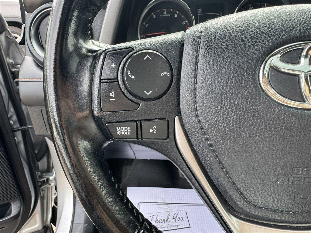 2018 Silver /Black Toyota RAV4 (JTMJFREV8JJ) with an 2.5l I-4 DI Dohc 2.5l engine, Automatic transmission, located at 745 East Steele Rd., West Columbia, SC, 29170, (803) 755-9148, 33.927212, -81.148483 - Photo#8