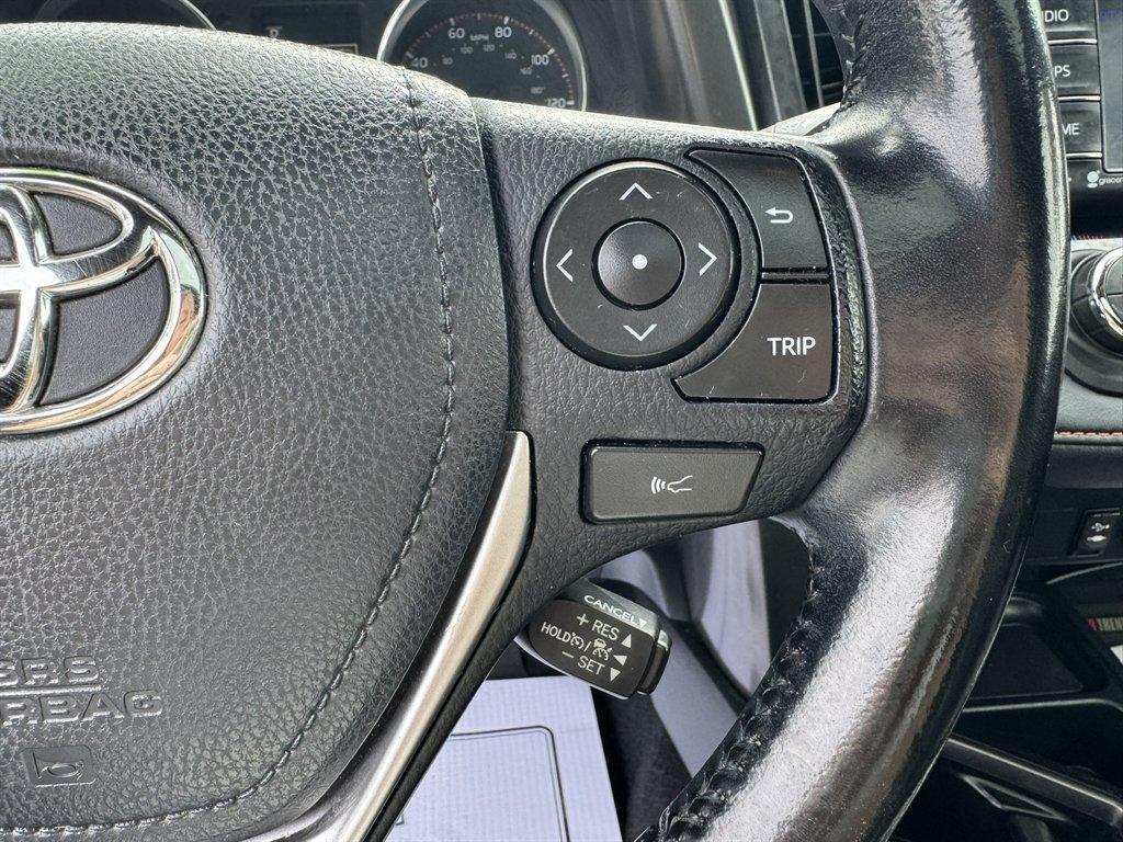 2018 Silver /Black Toyota RAV4 (JTMJFREV8JJ) with an 2.5l I-4 DI Dohc 2.5l engine, Automatic transmission, located at 745 East Steele Rd., West Columbia, SC, 29170, (803) 755-9148, 33.927212, -81.148483 - Photo#9