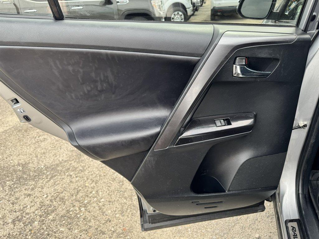 2018 Silver /Black Toyota RAV4 (JTMJFREV8JJ) with an 2.5l I-4 DI Dohc 2.5l engine, Automatic transmission, located at 745 East Steele Rd., West Columbia, SC, 29170, (803) 755-9148, 33.927212, -81.148483 - Photo#23