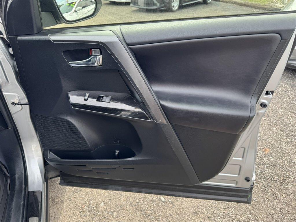 2018 Silver /Black Toyota RAV4 (JTMJFREV8JJ) with an 2.5l I-4 DI Dohc 2.5l engine, Automatic transmission, located at 745 East Steele Rd., West Columbia, SC, 29170, (803) 755-9148, 33.927212, -81.148483 - Photo#27