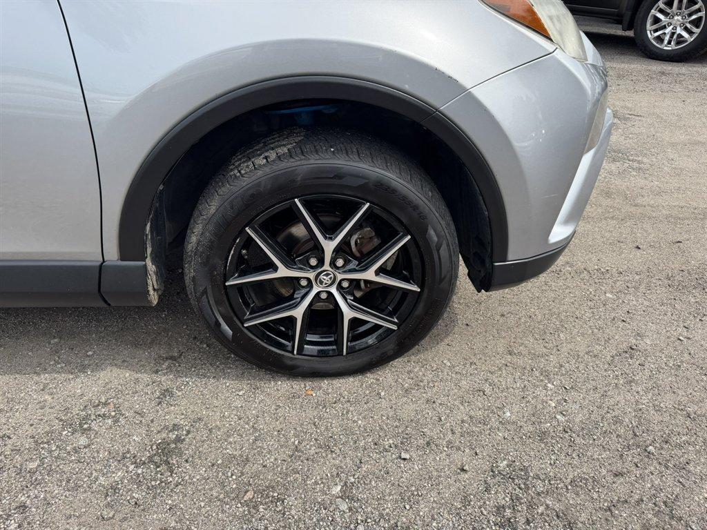 2018 Silver /Black Toyota RAV4 (JTMJFREV8JJ) with an 2.5l I-4 DI Dohc 2.5l engine, Automatic transmission, located at 745 East Steele Rd., West Columbia, SC, 29170, (803) 755-9148, 33.927212, -81.148483 - Photo#30