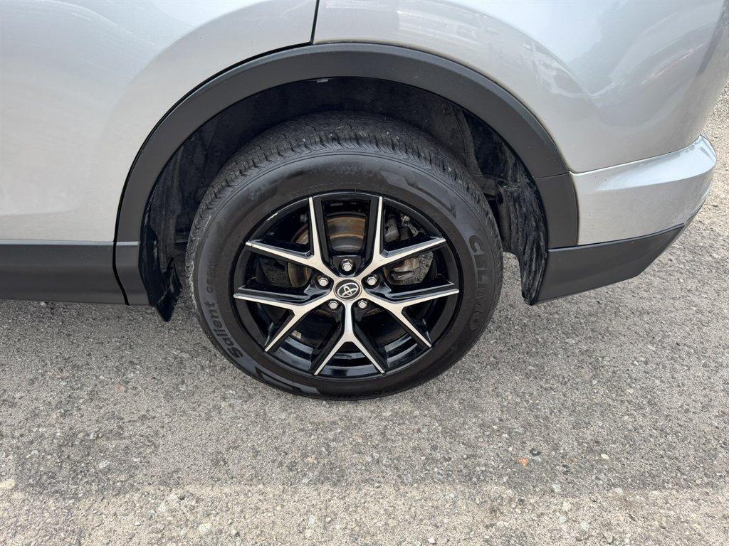 2018 Silver /Black Toyota RAV4 (JTMJFREV8JJ) with an 2.5l I-4 DI Dohc 2.5l engine, Automatic transmission, located at 745 East Steele Rd., West Columbia, SC, 29170, (803) 755-9148, 33.927212, -81.148483 - Photo#32