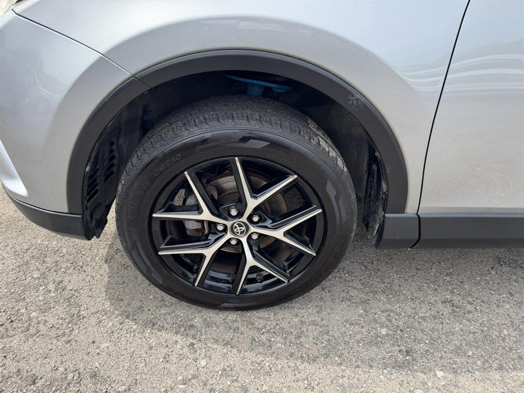2018 Silver /Black Toyota RAV4 (JTMJFREV8JJ) with an 2.5l I-4 DI Dohc 2.5l engine, Automatic transmission, located at 745 East Steele Rd., West Columbia, SC, 29170, (803) 755-9148, 33.927212, -81.148483 - Photo#33