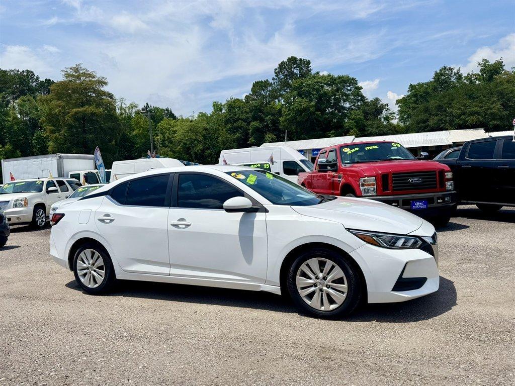 2022 White /Black Nissan Sentra (3N1AB8BV7NY) with an 2.0l I-4 DI Dohc 2.0l engine, Automatic transmission, located at 745 East Steele Rd., West Columbia, SC, 29170, (803) 755-9148, 33.927212, -81.148483 - Photo#2