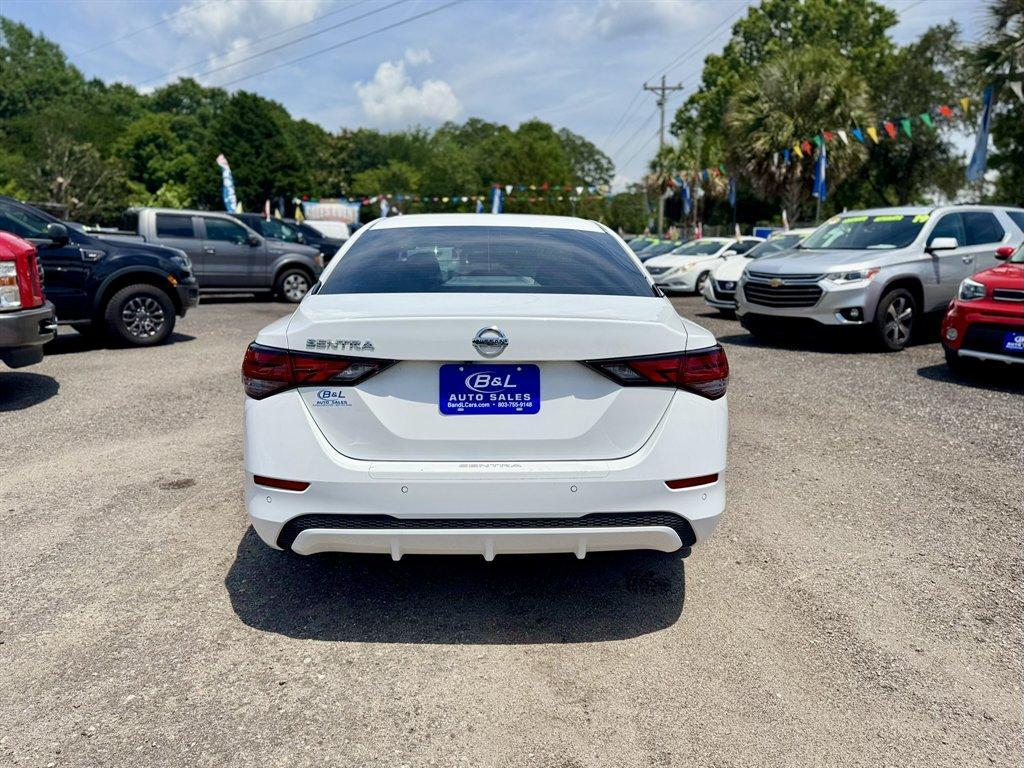 2022 White /Black Nissan Sentra (3N1AB8BV7NY) with an 2.0l I-4 DI Dohc 2.0l engine, Automatic transmission, located at 745 East Steele Rd., West Columbia, SC, 29170, (803) 755-9148, 33.927212, -81.148483 - Photo#4