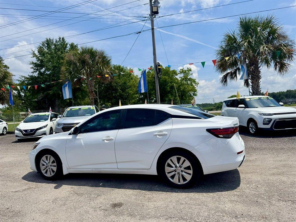 2022 White /Black Nissan Sentra (3N1AB8BV7NY) with an 2.0l I-4 DI Dohc 2.0l engine, Automatic transmission, located at 745 East Steele Rd., West Columbia, SC, 29170, (803) 755-9148, 33.927212, -81.148483 - Photo#5