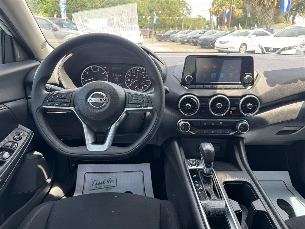 2022 White /Black Nissan Sentra (3N1AB8BV7NY) with an 2.0l I-4 DI Dohc 2.0l engine, Automatic transmission, located at 745 East Steele Rd., West Columbia, SC, 29170, (803) 755-9148, 33.927212, -81.148483 - Photo#6
