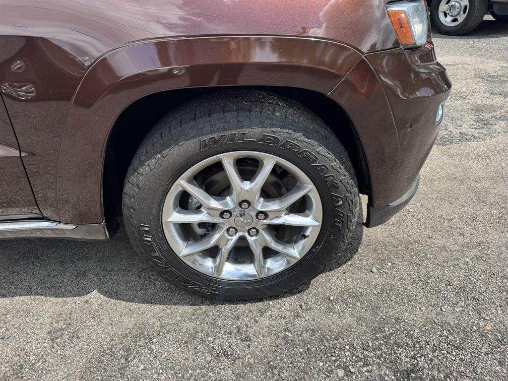 2014 Brown /Brown Jeep Grand Cherokee (1C4RJFJT4EC) with an 5.7l V8 MPI Hemi 5.7l engine, Automatic transmission, located at 745 East Steele Rd., West Columbia, SC, 29170, (803) 755-9148, 33.927212, -81.148483 - Photo#35