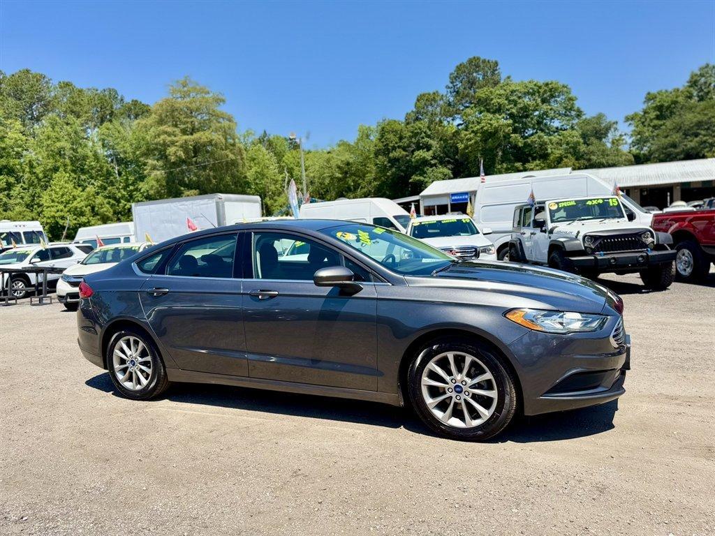 2017 Grey /Black Ford Fusion (3FA6P0HDXHR) with an 1.5l I-4 DI Dohc Ecoboost engine, Automatic transmission, located at 745 East Steele Rd., West Columbia, SC, 29170, (803) 755-9148, 33.927212, -81.148483 - Photo#2