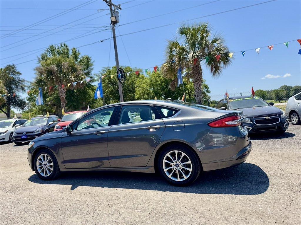 2017 Grey /Black Ford Fusion (3FA6P0HDXHR) with an 1.5l I-4 DI Dohc Ecoboost engine, Automatic transmission, located at 745 East Steele Rd., West Columbia, SC, 29170, (803) 755-9148, 33.927212, -81.148483 - Photo#5