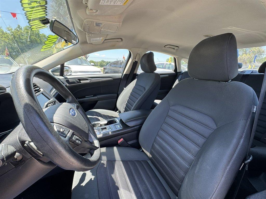 2017 Grey /Black Ford Fusion (3FA6P0HDXHR) with an 1.5l I-4 DI Dohc Ecoboost engine, Automatic transmission, located at 745 East Steele Rd., West Columbia, SC, 29170, (803) 755-9148, 33.927212, -81.148483 - Photo#18
